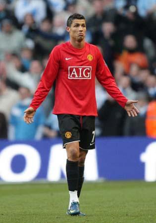 一战封神🔁陈威在#亚冠#第6比赛日多次为上海海港...（一战成名！陈威在#亚冠#第6比赛日多次神扑守住上海海港）