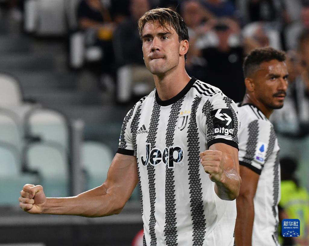 玉昆球迷在机场深情送别安德森，安德森的回应藏着太多不舍