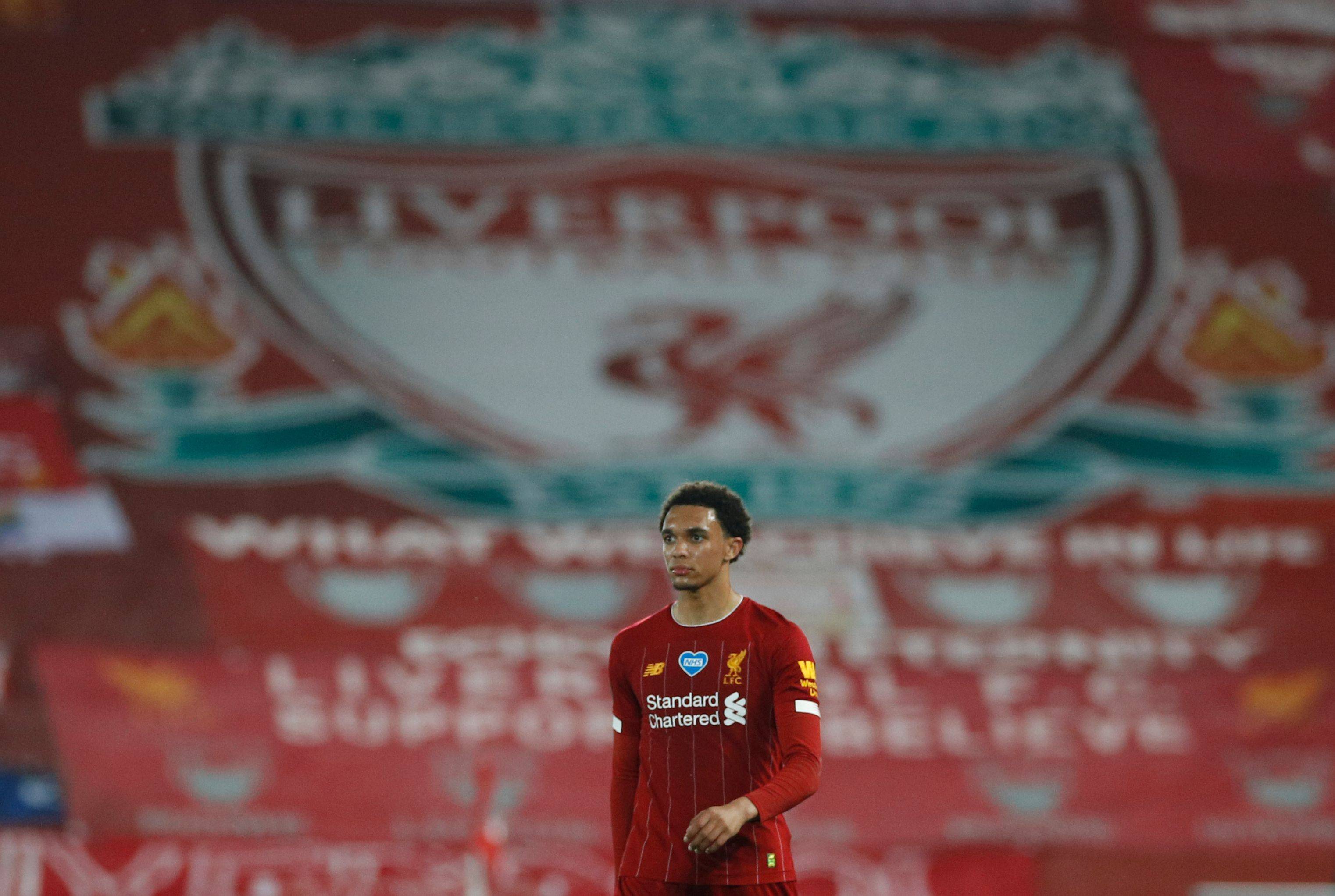 足球曝英超豪门盯上天才中卫，报价或破纪录