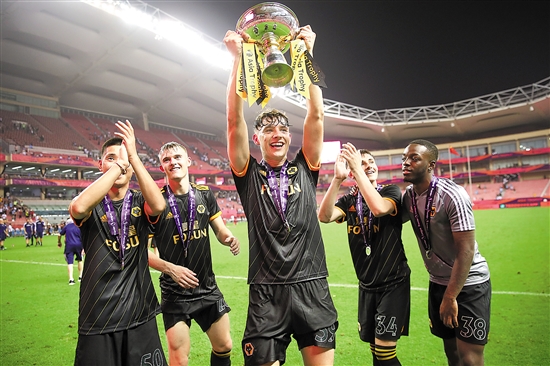 球队赛后合练照片曝光，专注备战