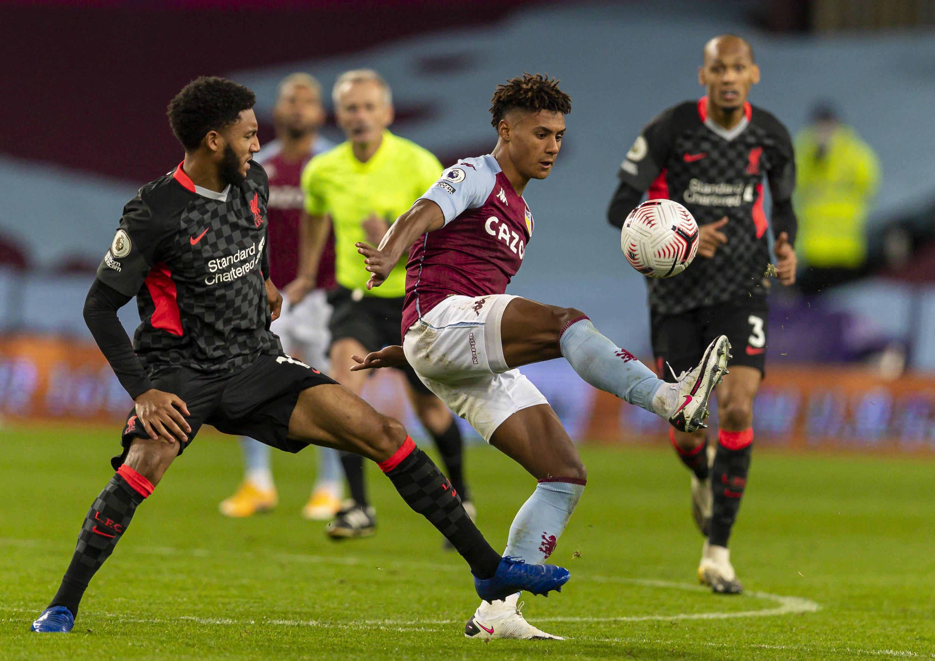 篮球篮网主帅接受采访谈战术