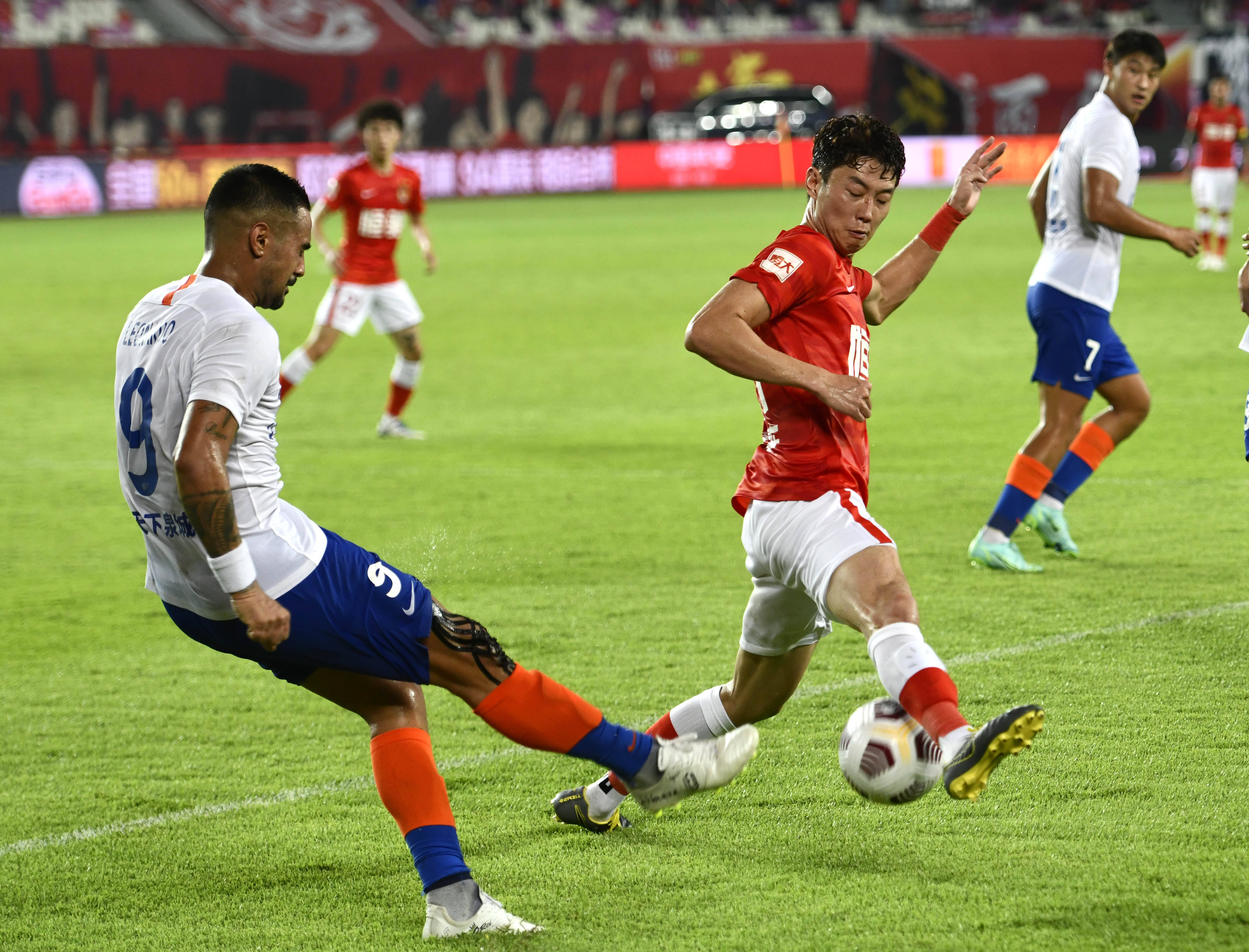 红牛主管：克洛普合同无解约条款，但他完全没另谋高就的想法（红牛高层：克洛普合同未设解约条款，他毫无另投他处意向）